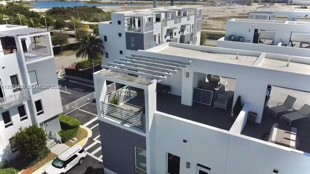 9151 NW 33rd Street, Doral, FL 33172