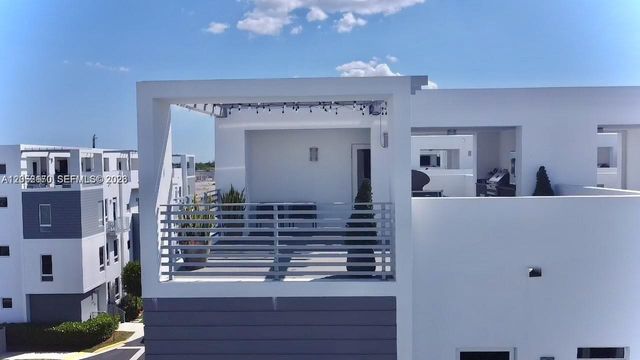 9151 NW 33rd Street, Doral, FL 33172