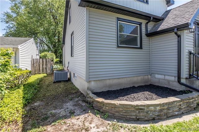 245 N Ellicott St, Amherst, NY 14221