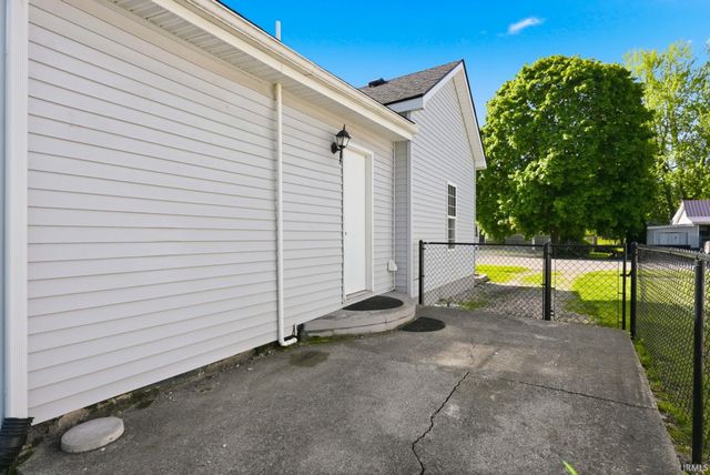 414 E High Street, Garrett, IN 46738