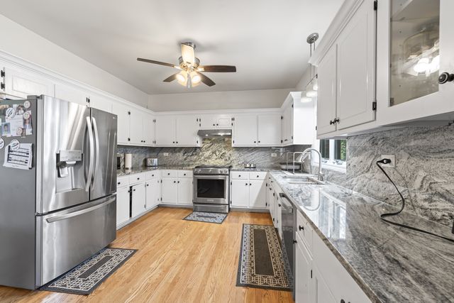 8036 Highfield Court, Tinley Park, IL 60487