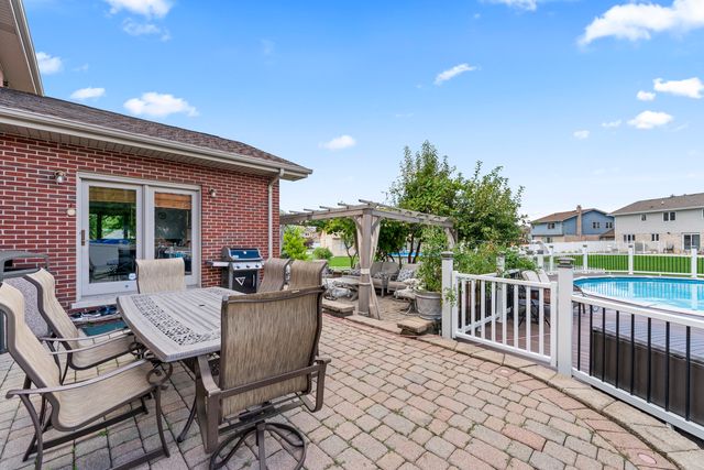 8036 Highfield Court, Tinley Park, IL 60487