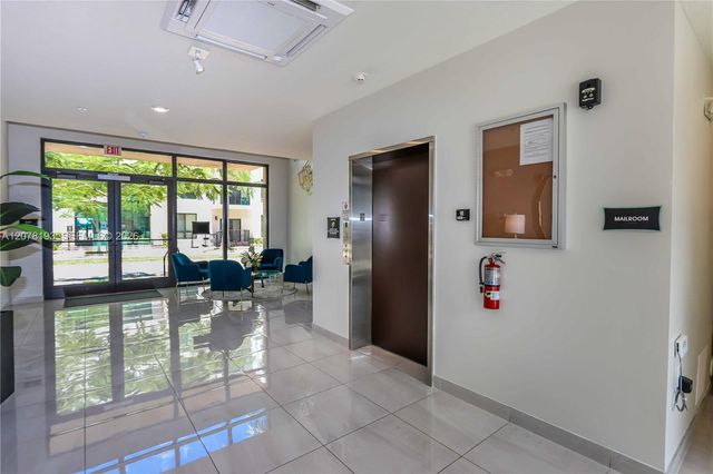 8265 NW 41st Street C-206, Doral, FL 33166