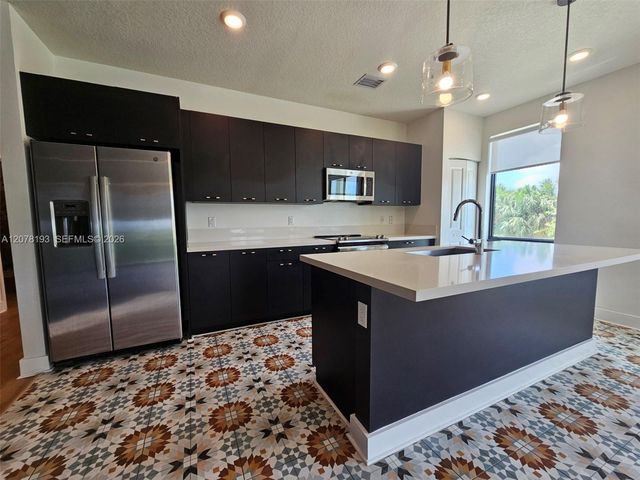 8265 NW 41st Street C-206, Doral, FL 33166
