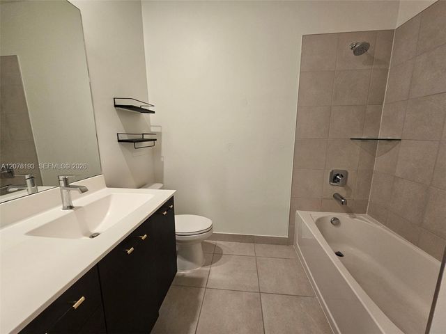 8265 NW 41st Street C-206, Doral, FL 33166