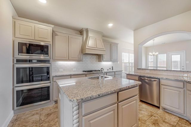 422 Crestview Drive, Midlothian, TX 76065
