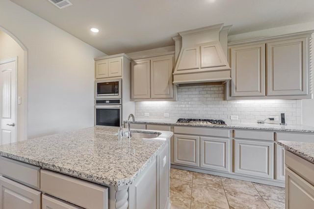 422 Crestview Drive, Midlothian, TX 76065