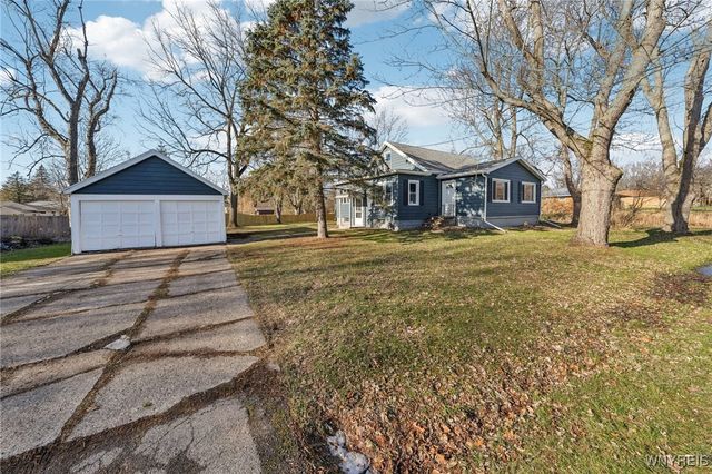 24 Broadway Street, West Seneca, NY 14224