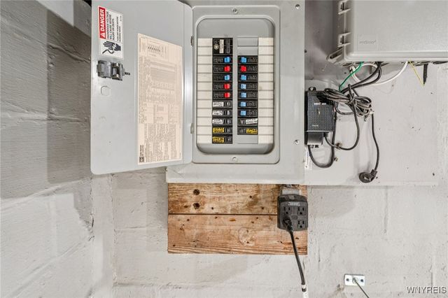 24 Broadway Street, West Seneca, NY 14224