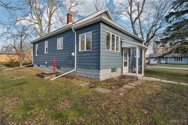 24 Broadway Street, West Seneca, NY 14224