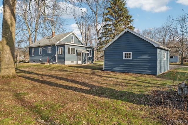 24 Broadway Street, West Seneca, NY 14224