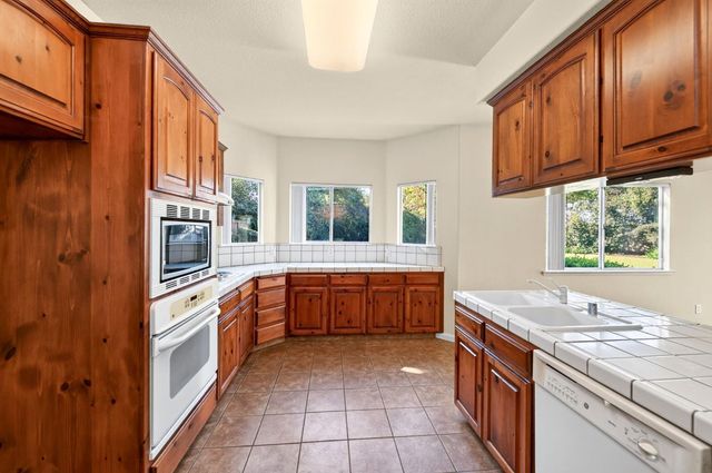 9965 N Ann Avenue, Fresno, CA 93720