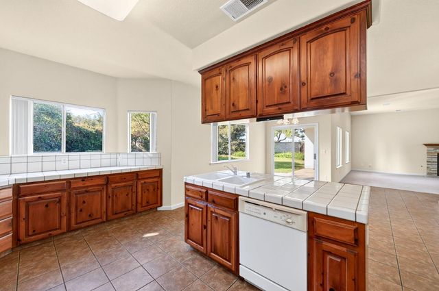 9965 N Ann Avenue, Fresno, CA 93720