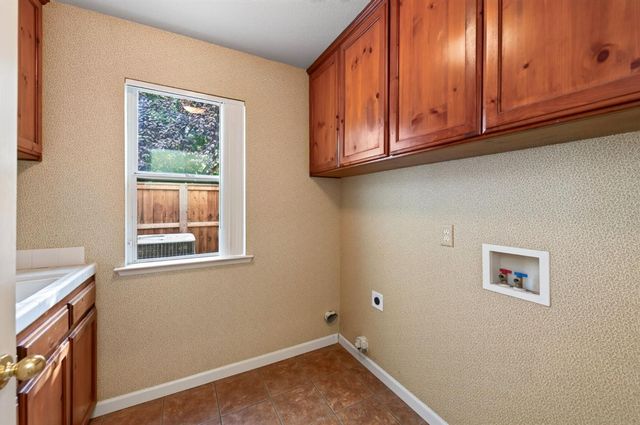 9965 N Ann Avenue, Fresno, CA 93720