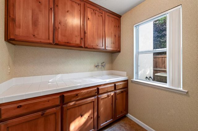 9965 N Ann Avenue, Fresno, CA 93720