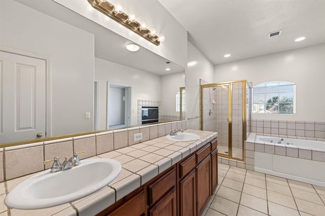 9965 N Ann Avenue, Fresno, CA 93720