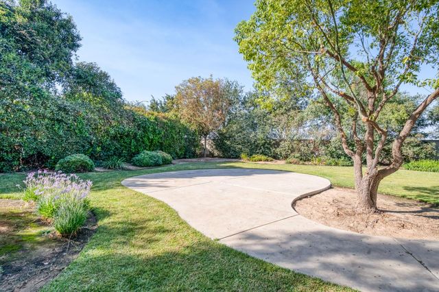 9965 N Ann Avenue, Fresno, CA 93720