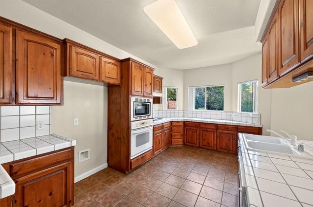 9965 N Ann Avenue, Fresno, CA 93720