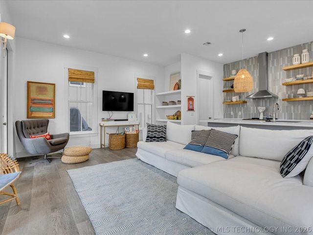 40 Center Lane N, Carlton Landing, OK 74432