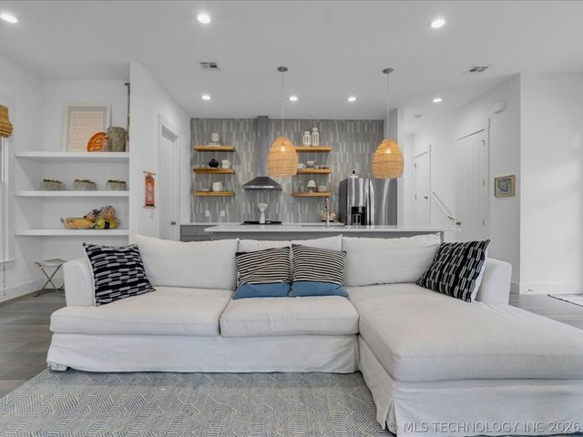 40 Center Lane N, Carlton Landing, OK 74432