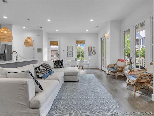 40 Center Lane N, Carlton Landing, OK 74432