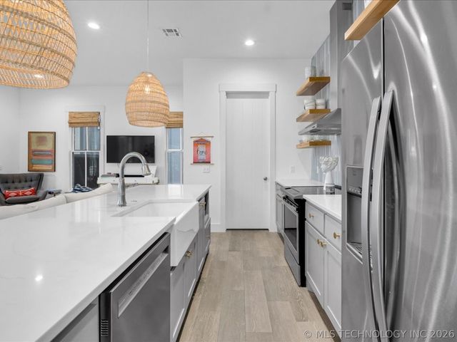 40 Center Lane N, Carlton Landing, OK 74432