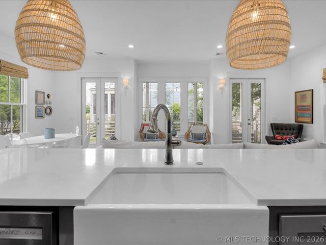 40 Center Lane N, Carlton Landing, OK 74432