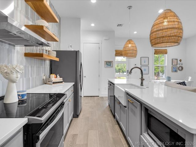 40 Center Lane N, Carlton Landing, OK 74432