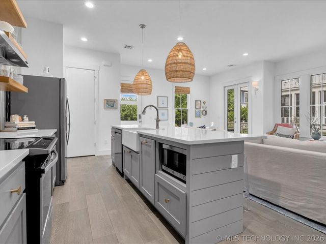 40 Center Lane N, Carlton Landing, OK 74432