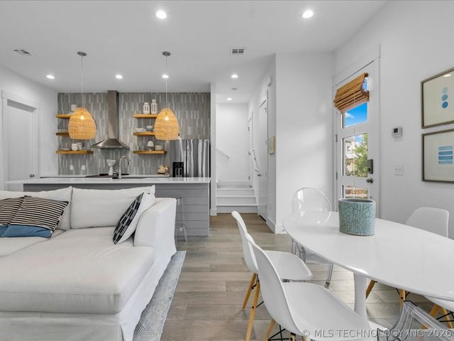 40 Center Lane N, Carlton Landing, OK 74432