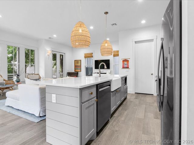 40 Center Lane N, Carlton Landing, OK 74432
