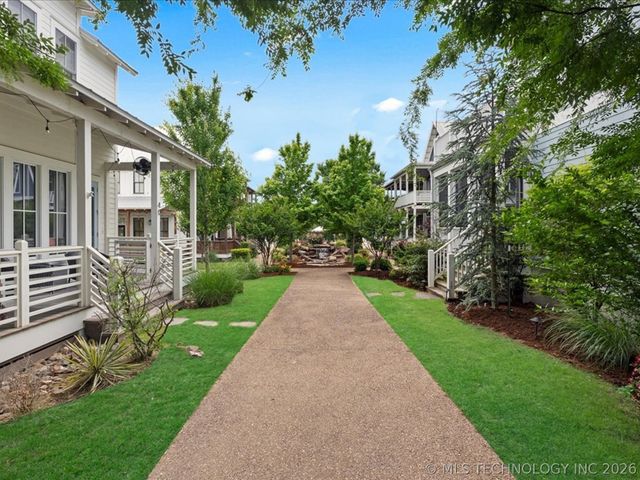 40 Center Lane N, Carlton Landing, OK 74432
