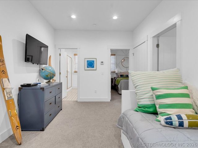 40 Center Lane N, Carlton Landing, OK 74432
