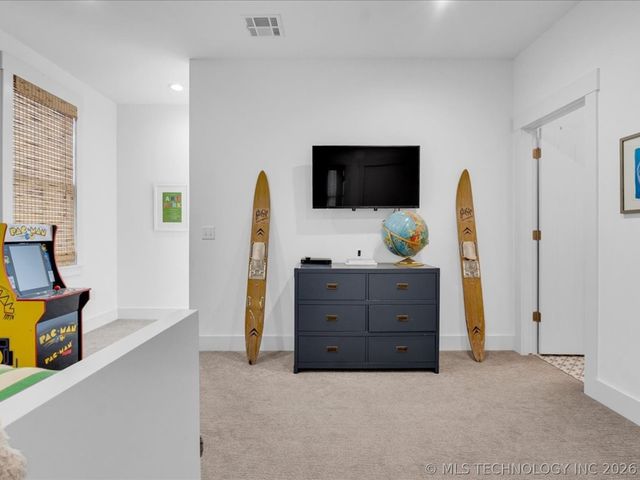 40 Center Lane N, Carlton Landing, OK 74432