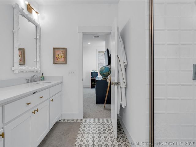 40 Center Lane N, Carlton Landing, OK 74432