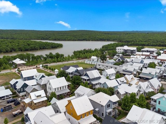 40 Center Lane N, Carlton Landing, OK 74432