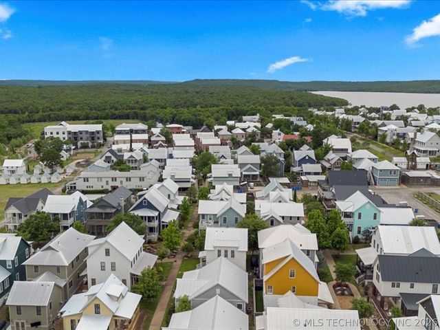 40 Center Lane N, Carlton Landing, OK 74432