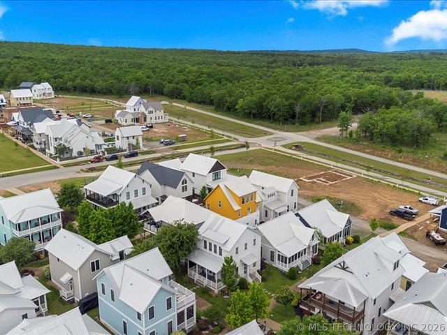 40 Center Lane N, Carlton Landing, OK 74432