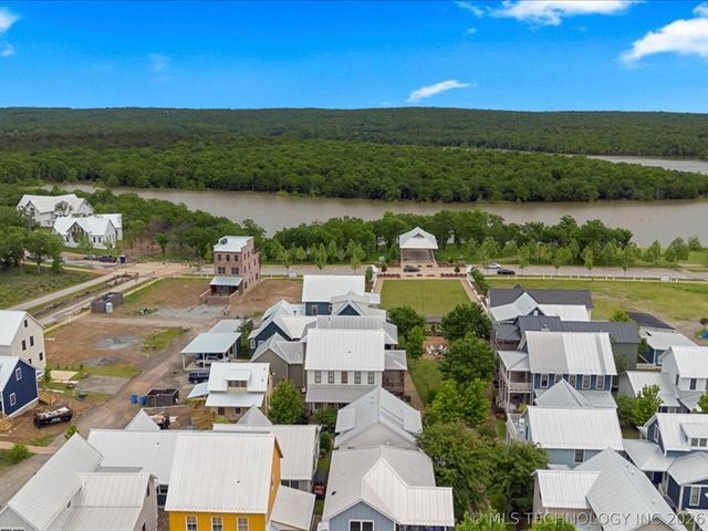 40 Center Lane N, Carlton Landing, OK 74432