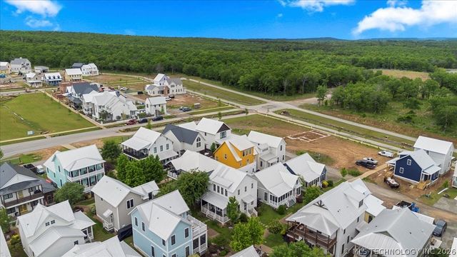 40 Center Lane N, Carlton Landing, OK 74432