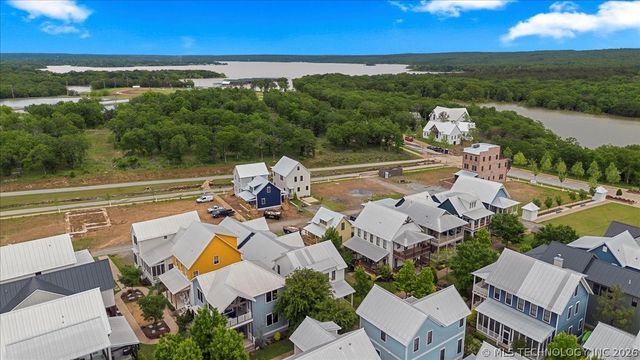 40 Center Lane N, Carlton Landing, OK 74432