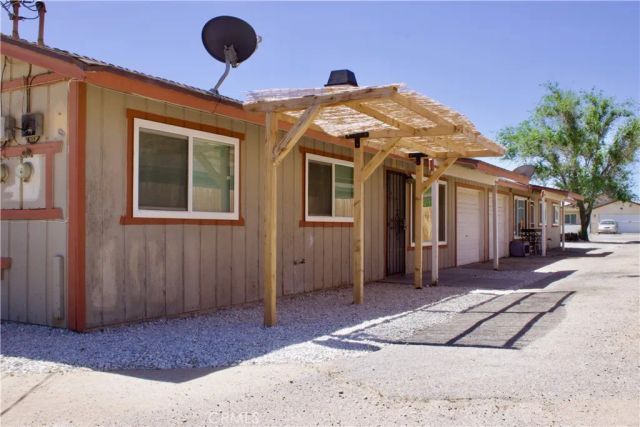 16594 Vine, Hesperia, CA 92345