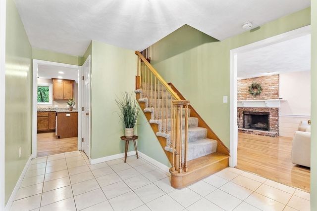 39 Jackson Cir, Franklin, MA 02038
