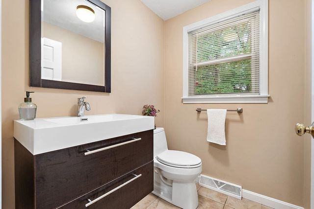 39 Jackson Cir, Franklin, MA 02038