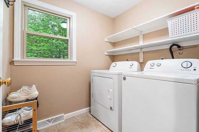 39 Jackson Cir, Franklin, MA 02038