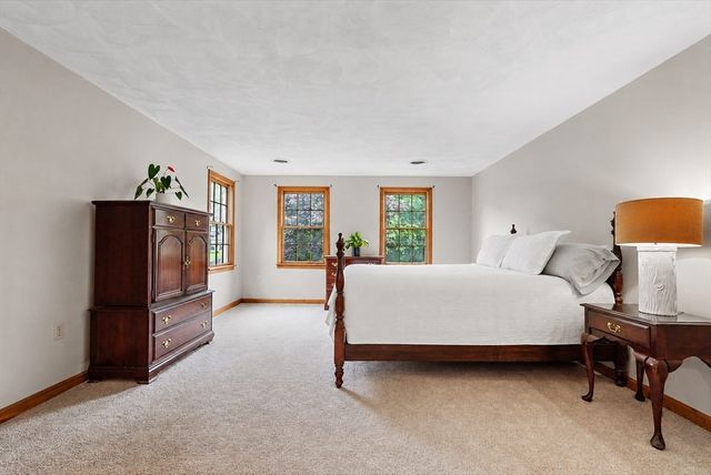 39 Jackson Cir, Franklin, MA 02038