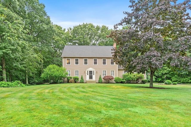 39 Jackson Cir, Franklin, MA 02038
