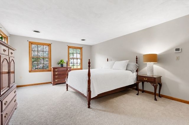 39 Jackson Cir, Franklin, MA 02038