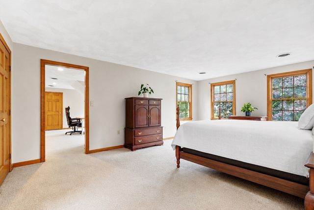 39 Jackson Cir, Franklin, MA 02038