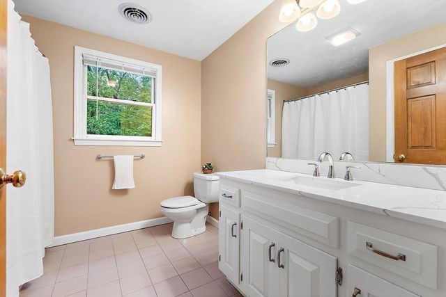 39 Jackson Cir, Franklin, MA 02038